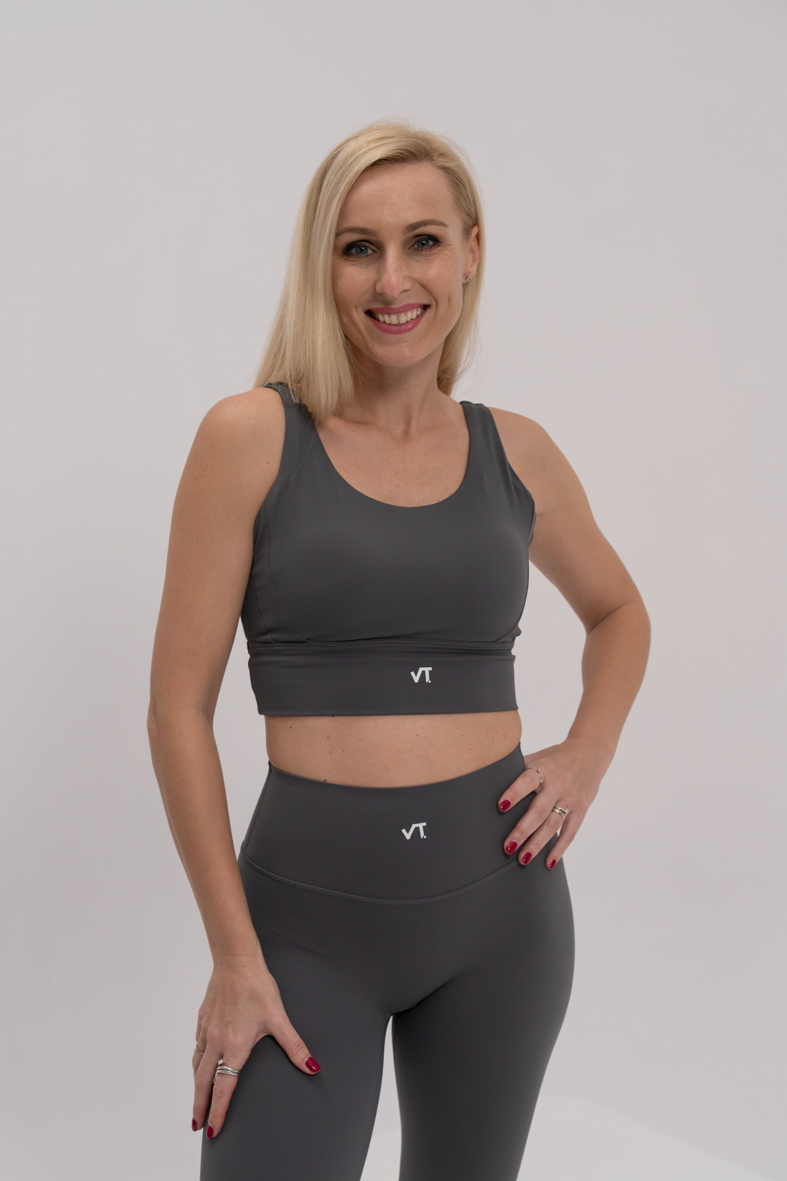 بنطال ضيق رمادي مرن بخصر مرتفع للنساء